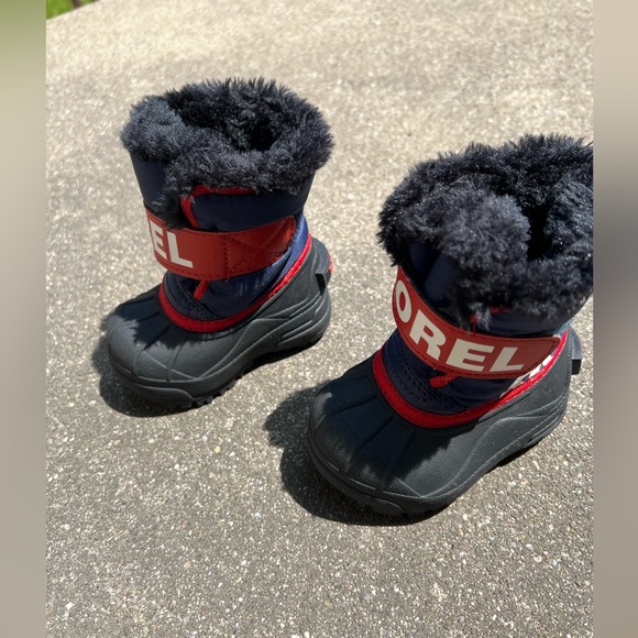 Sorel Winter Boots - Infant Size 4 - Picture 3 of 9